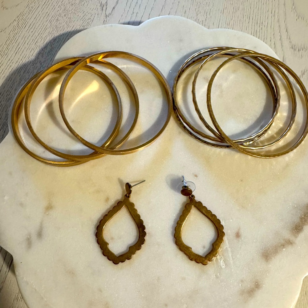 Elegant Gold Bangle and Earring Set